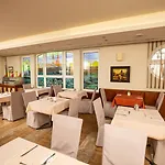 Dom Hotel