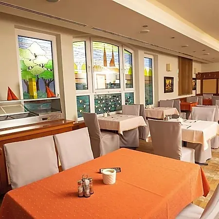 Otel Dom 4*